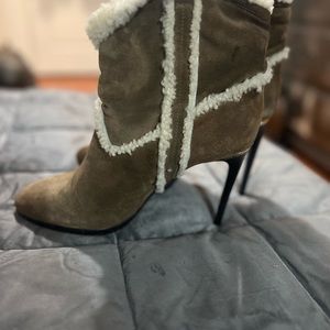 Burberry suede heeled ankle boots, size 11, 41, tan / cream, fur interior